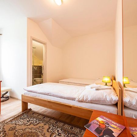 Motel Penzion A Restauracia Lavender Poprad Exterior foto