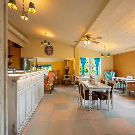 Motel Penzion A Restauracia Lavender Poprad Exterior foto