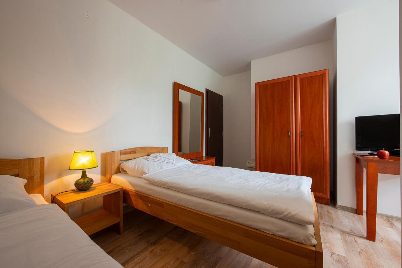 Motel Penzion A Restauracia Lavender Poprad Exterior foto