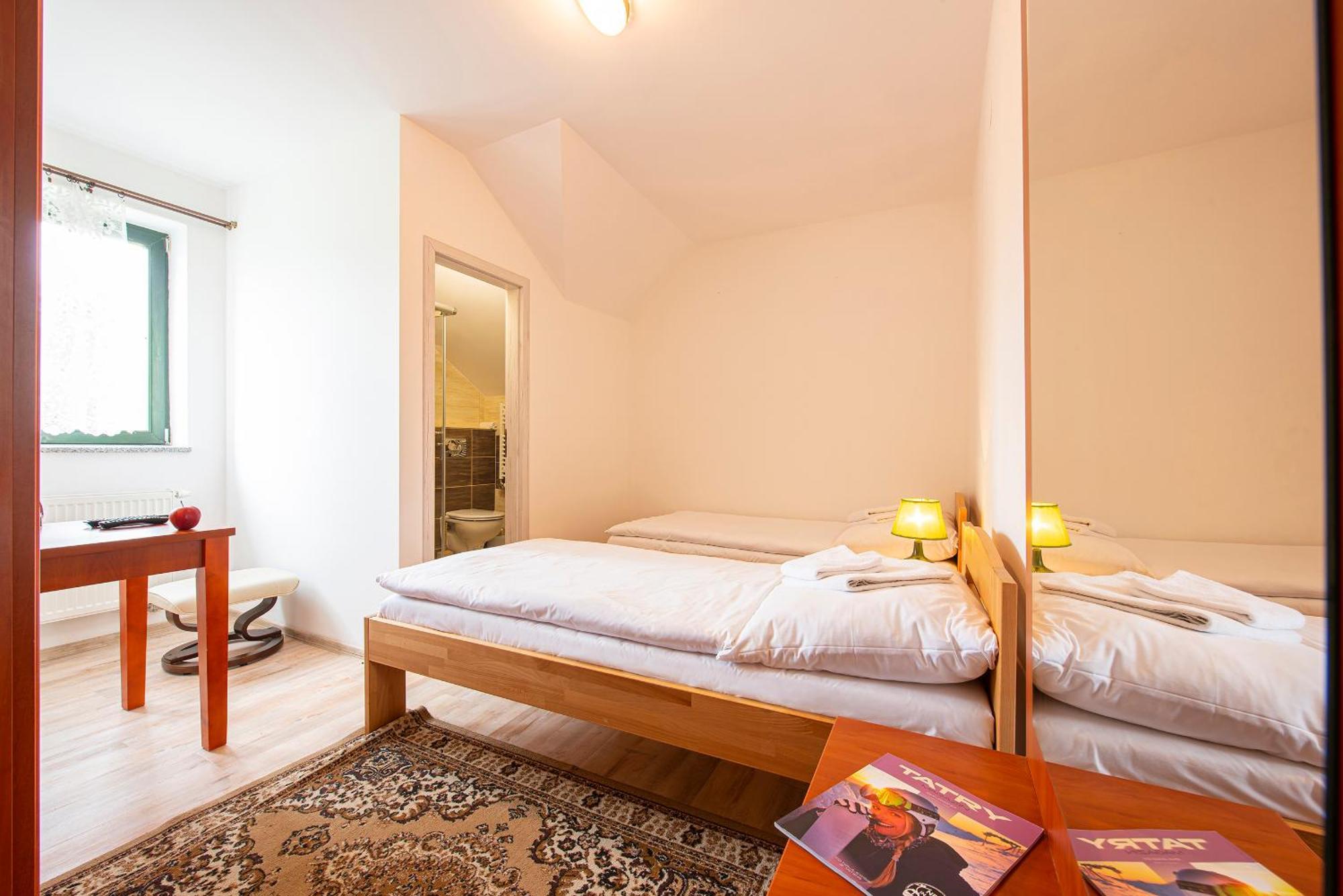 Motel Penzion A Restauracia Lavender Poprad Exterior foto