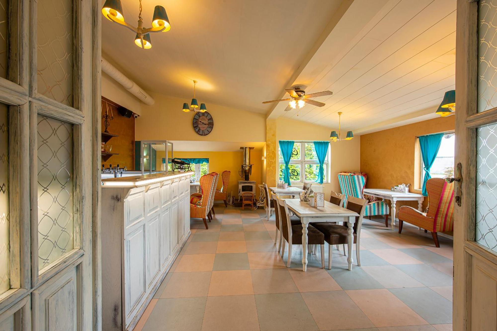 Motel Penzion A Restauracia Lavender Poprad Exterior foto