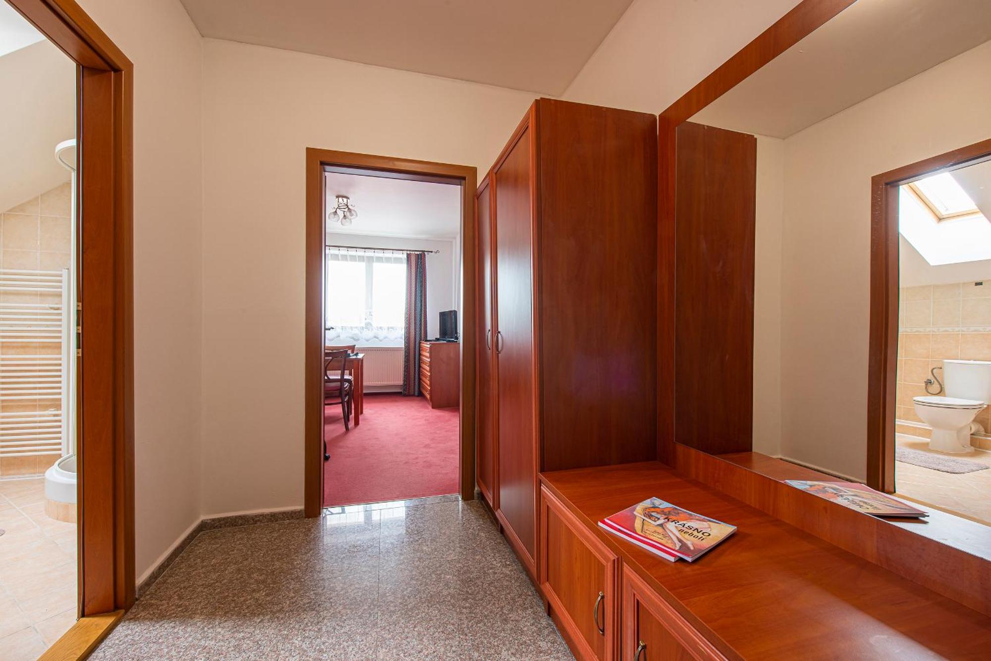 Motel Penzion A Restauracia Lavender Poprad Exterior foto
