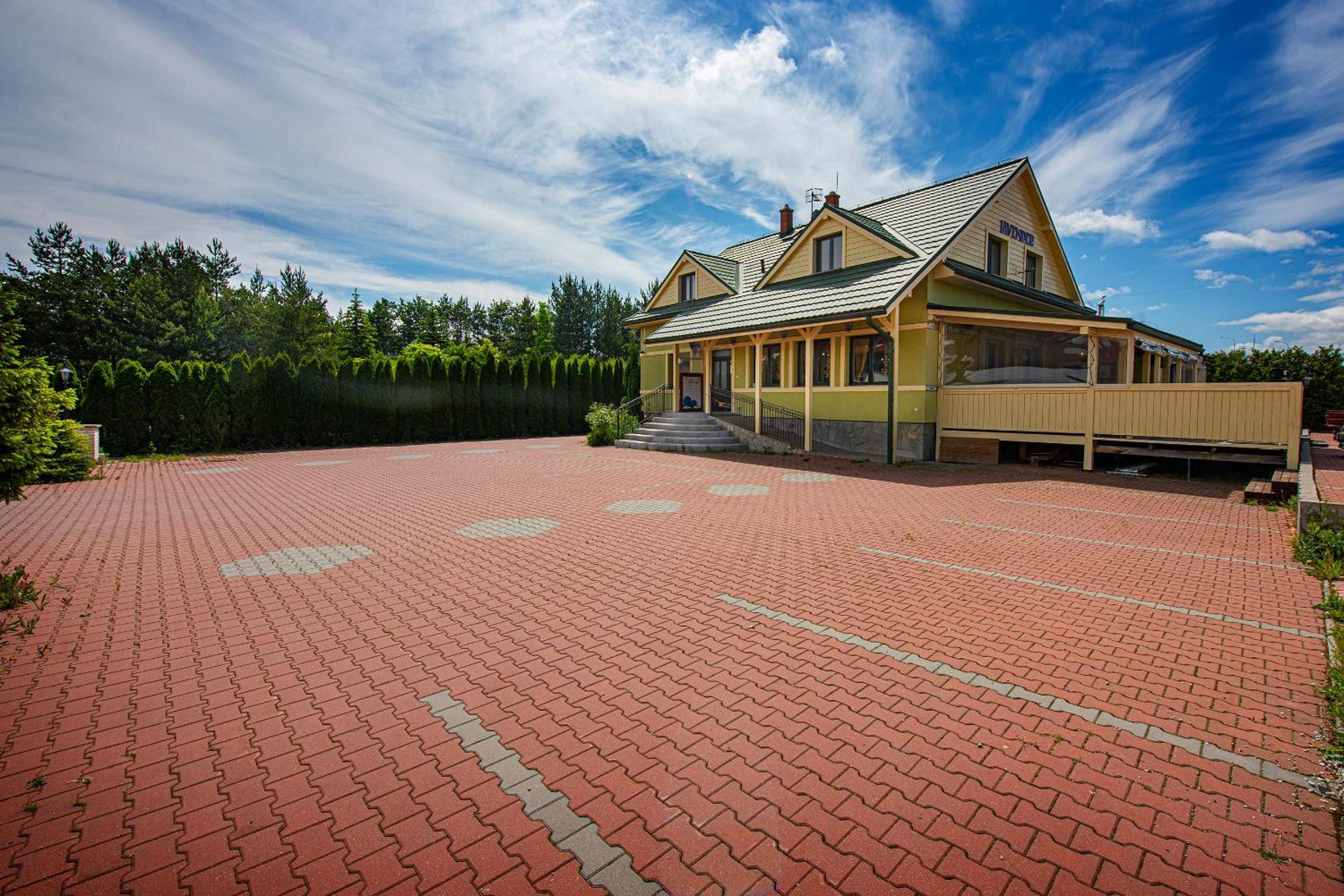 Motel Penzion A Restauracia Lavender Poprad Exterior foto