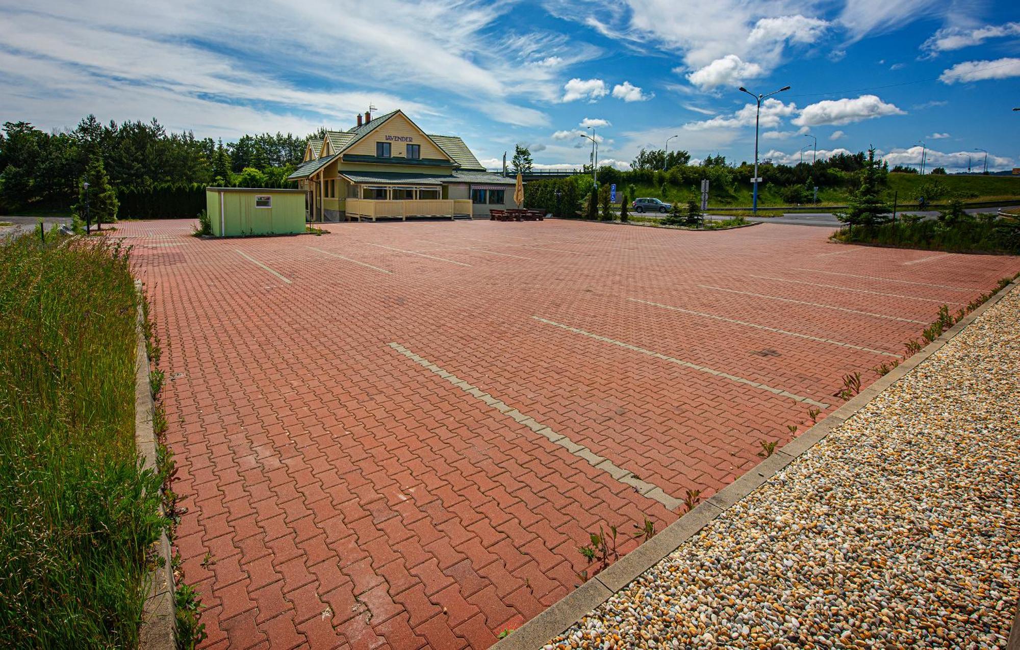 Motel Penzion A Restauracia Lavender Poprad Exterior foto