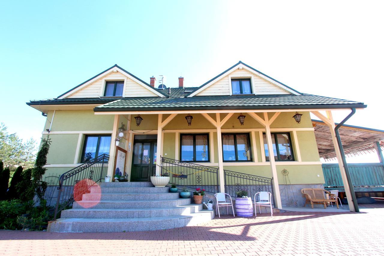 Motel Penzion A Restauracia Lavender Poprad Exterior foto